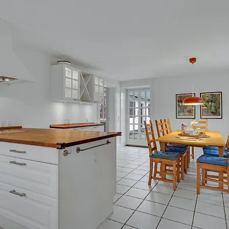 6 Bedroom Gorgeous In Semesterbostad *