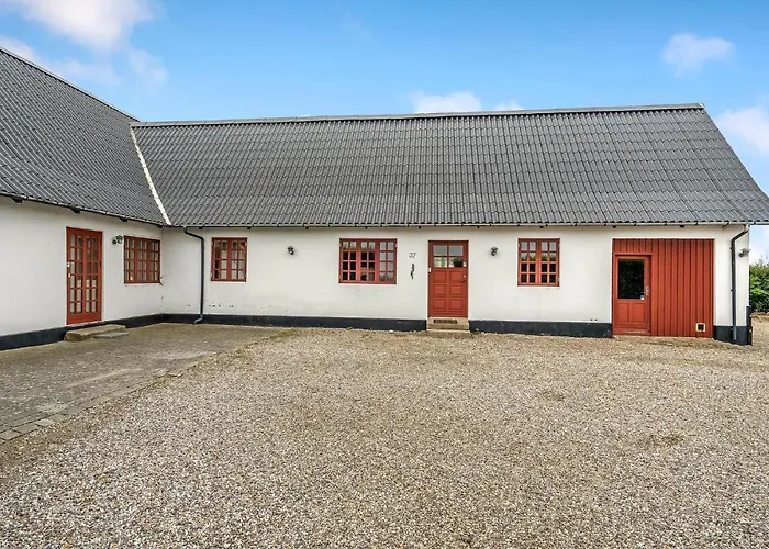 6 Bedroom Gorgeous In Kvaerndrup