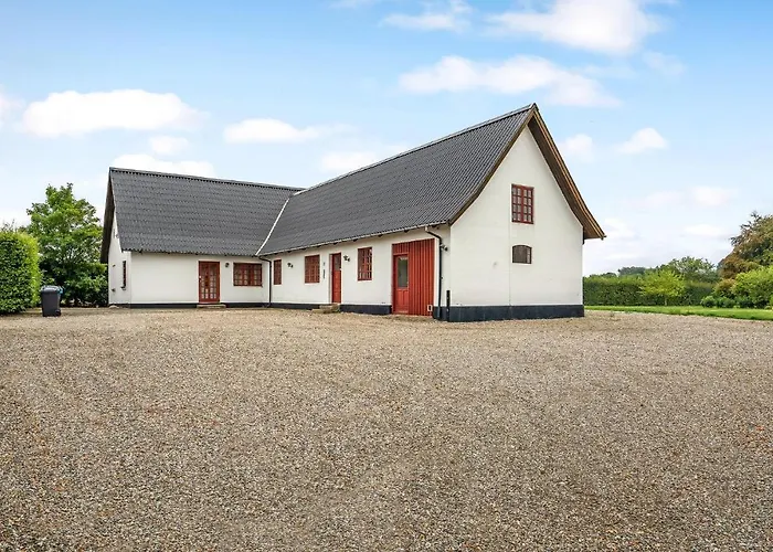 6 Bedroom Gorgeous In Kvaerndrup